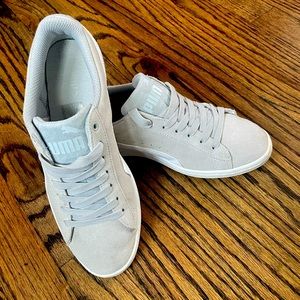 EUC women’s Puma sneakers. US size 7.5